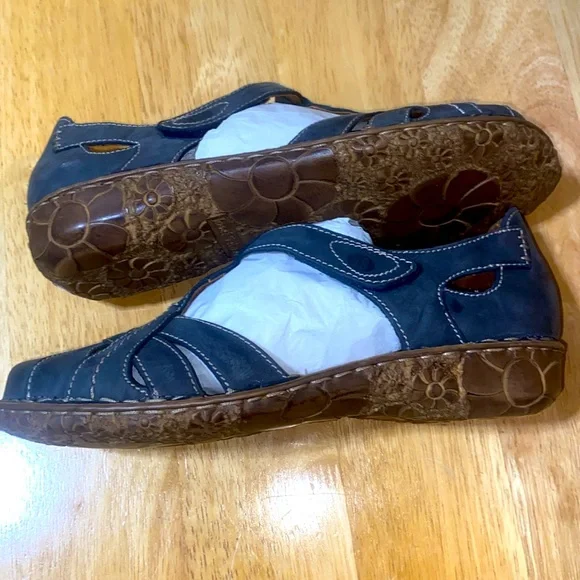 Leather Sandals - Picture 2 of 5